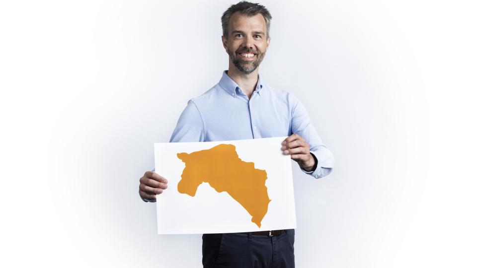 Man met provincie Groningen bord