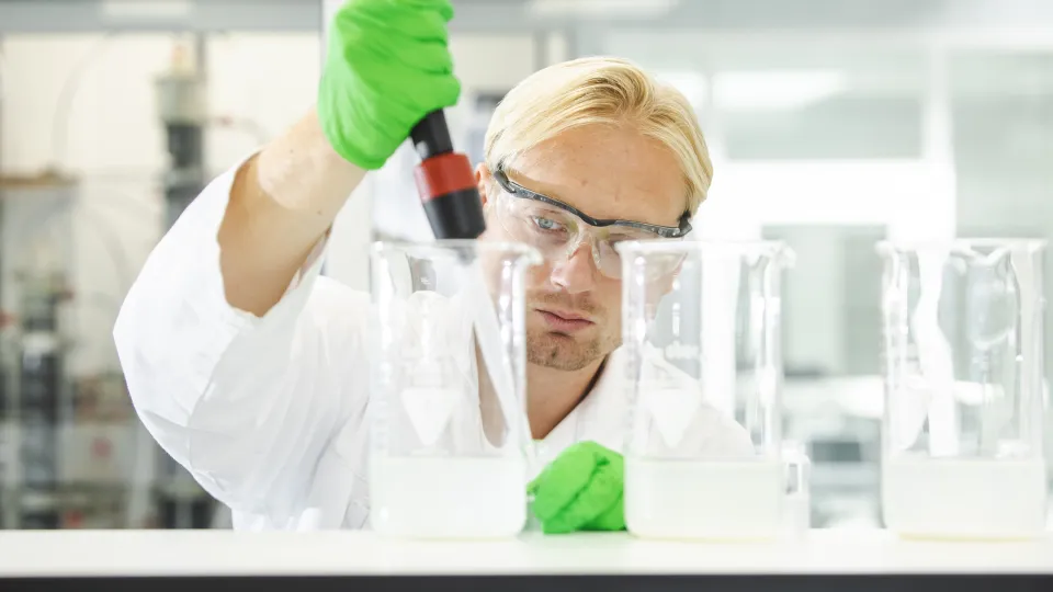 Laborant in lab