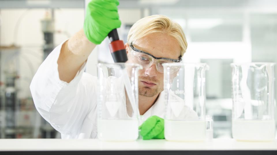 Laborant in lab