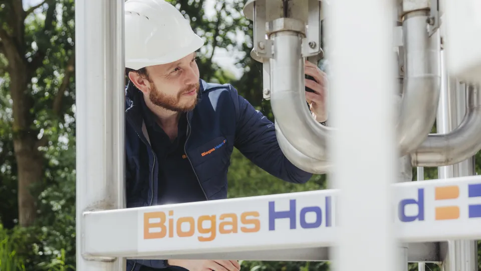Jelmer controleert installatie
