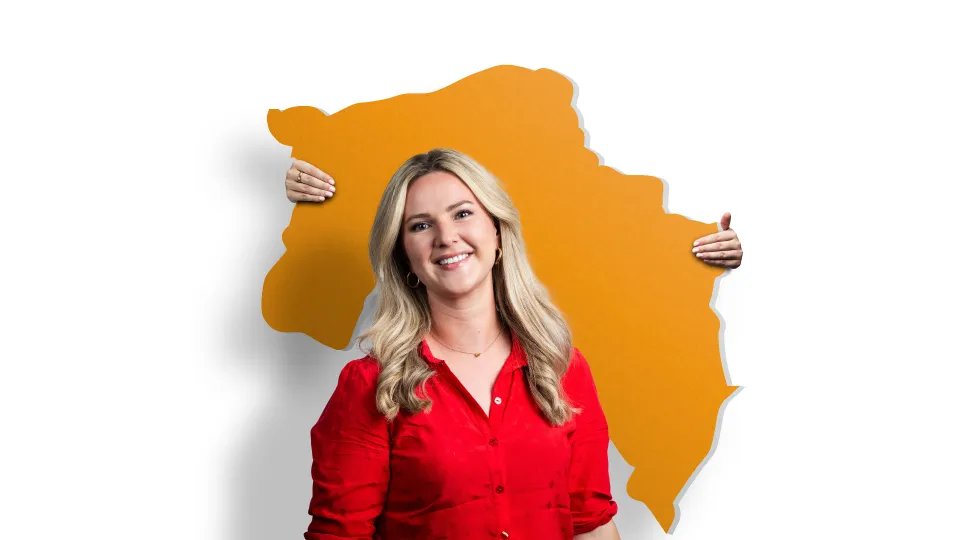 Vrouw voor uitgesneden provincie Groningen bord