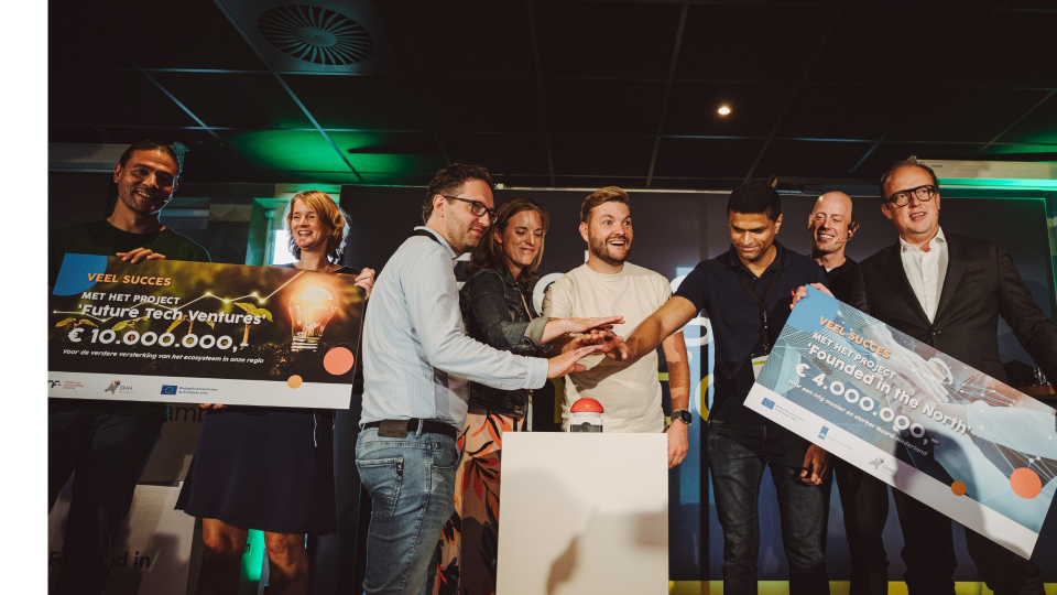 Uitreiking van twee cheques voor de projecten Founded in The North en Future Tech Ventures
