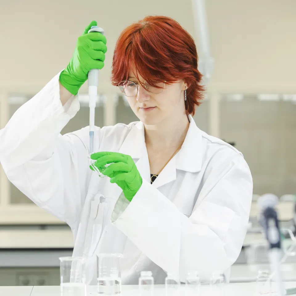 Laborant in lab