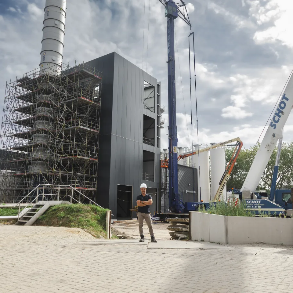 Goedhart Borgesius staat voor fabriek in aanbouw