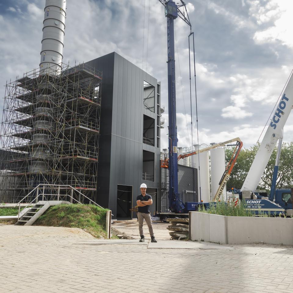Goedhart Borgesius staat voor fabriek in aanbouw