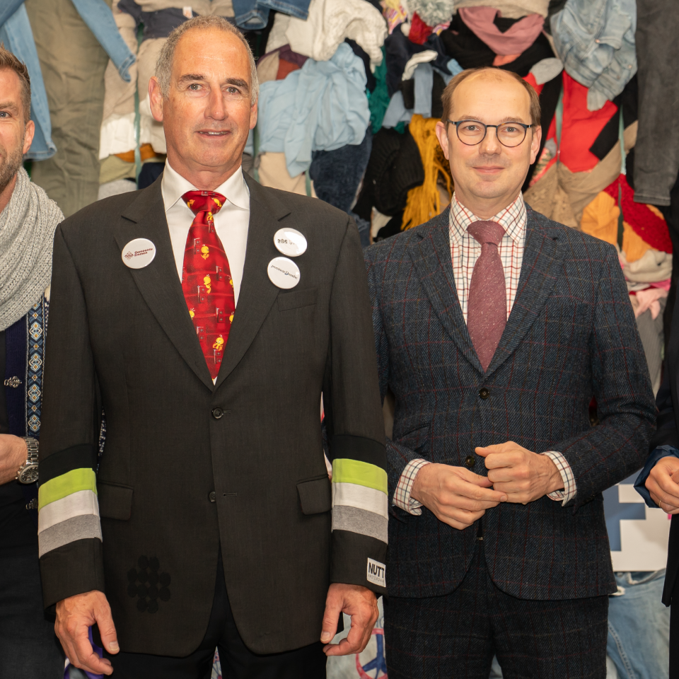 Overhandiging 𝟭𝟱 𝗺𝗶𝗹𝗷𝗼𝗲𝗻 𝗲𝘂𝗿𝗼 𝘀𝘂𝗯𝘀𝗶𝗱𝗶𝗲 𝘃𝗼𝗼𝗿 𝗰𝗶𝗿𝗰𝘂𝗹𝗮𝗶𝗿 𝘁𝗲𝘅𝘁𝗶𝗲𝗹𝗽𝗿𝗼𝗷𝗲𝗰𝘁 𝗦𝟯𝗢𝗥𝗧𝗘𝗗