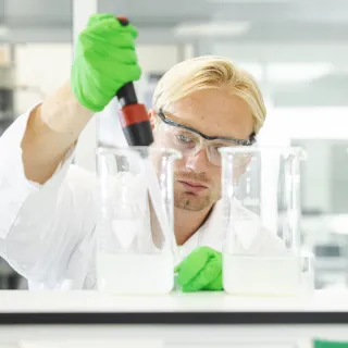 Laborant in lab