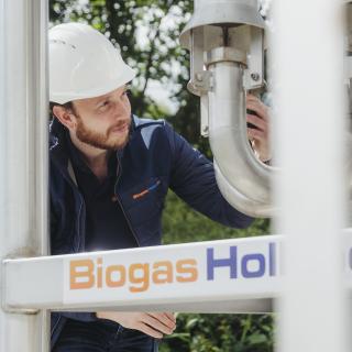 Jelmer controleert installatie